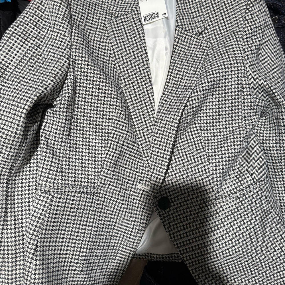 Classic Black and White Houndstooth Blazer